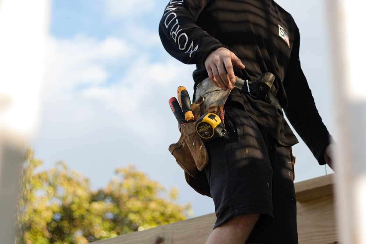 How to Hire a Contractor in Wisconsin: 7 Things to Check Before You Sign