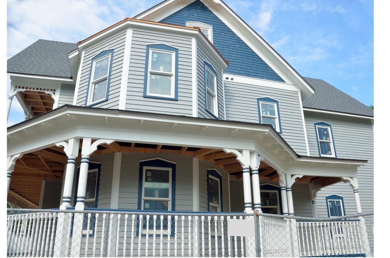 Deck Cost in Iowa 2026: Composite vs. Wood Pricing