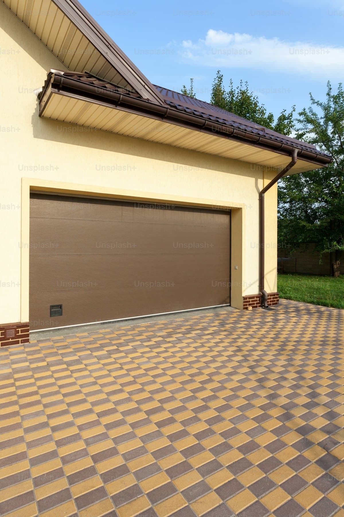 Steel vs. Wood vs. Aluminum Garage Doors: Which Material Is Right for You?