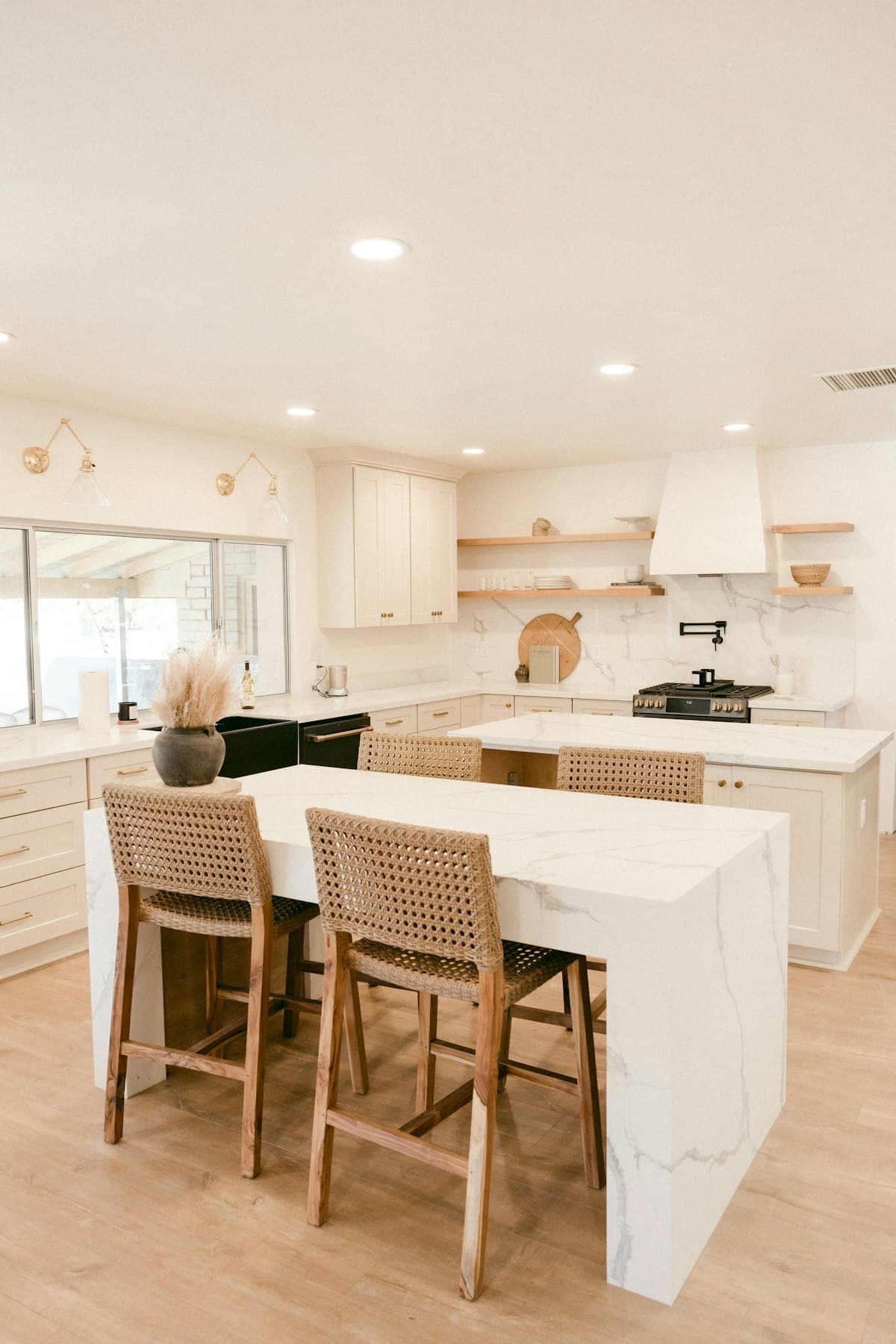 2025 Kansas City Kitchen Trends: The Earthy Two-Tone Shift