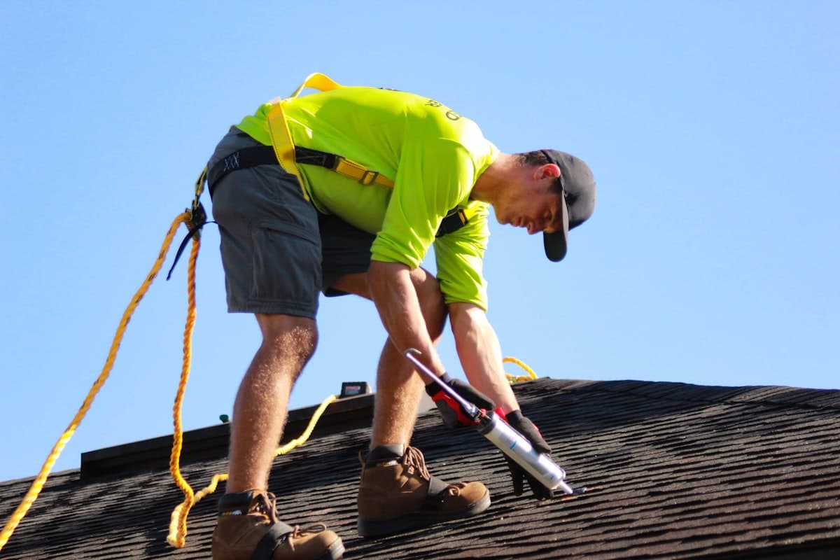 Signs You Need a New Roof: The Midwest Homeowner's Checklist